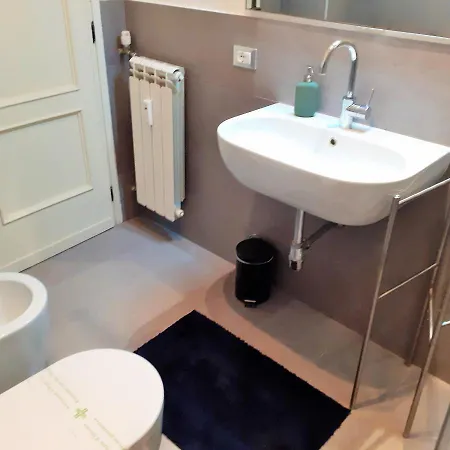 Near Metro Flat - Garbatella * Rom